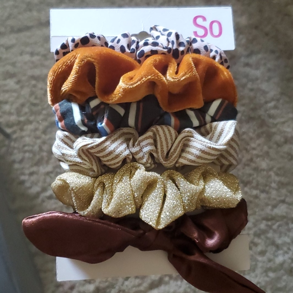 So Brand Scrunchie Set